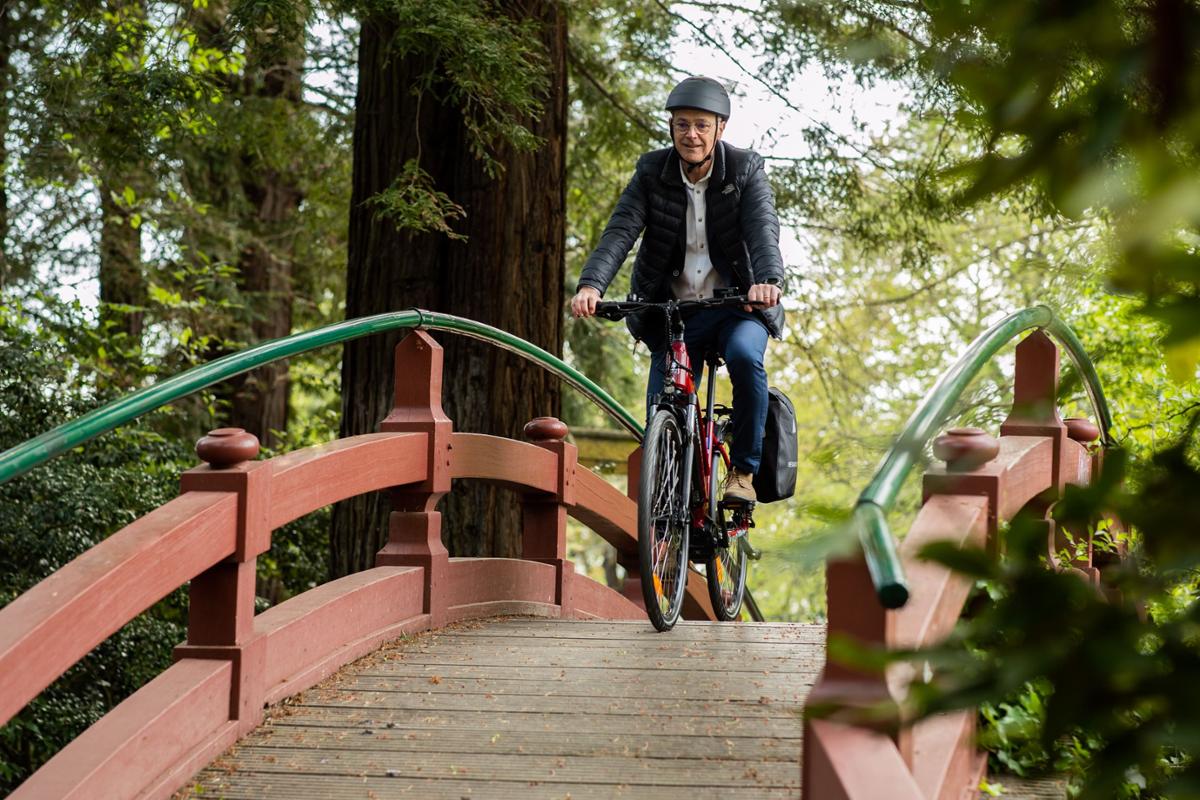 Man riding Neomouv Adonis 2 on bridge