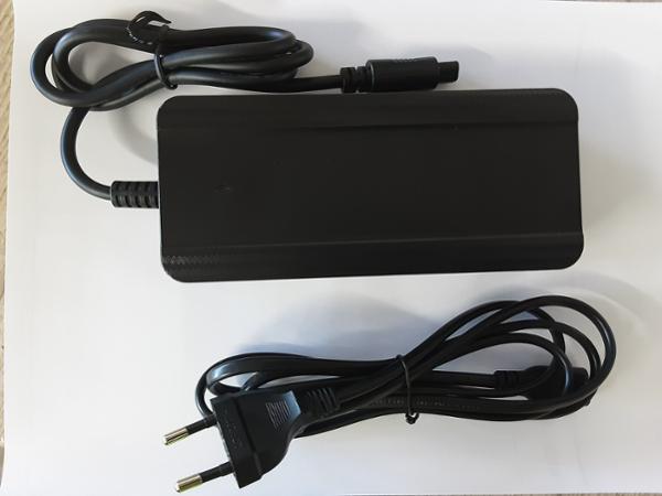 CHARGER   CHARGEUR NM2 TYPE E 42V/2A EU S BMS